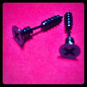 Screw design pierced earrings!